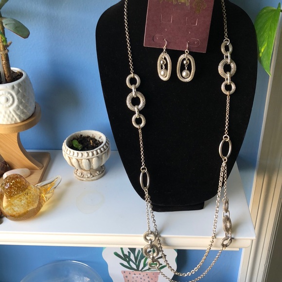 Premier Designs Jewelry - 💎Premier Design Silver necklace earring set!!💎